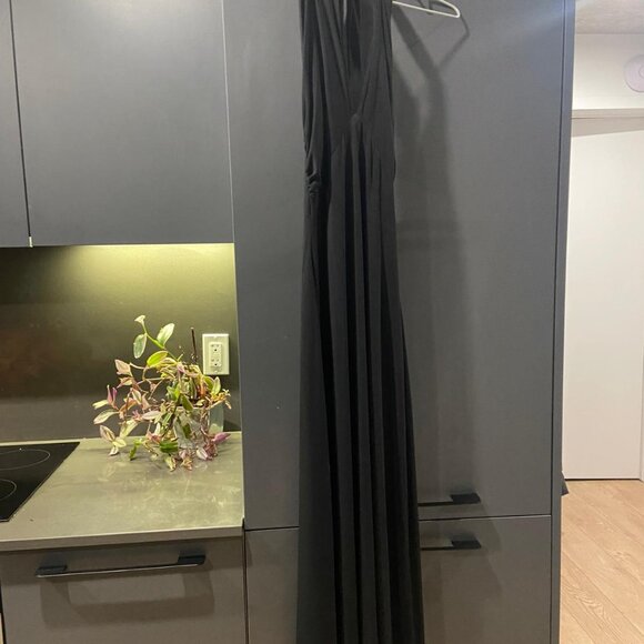 Black Halter Evening Gown – Lori Ann Montreal – Size 2 (US 4) - Picture 4 of 6